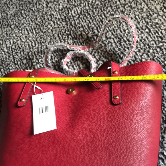 16x12 berry colored Jessica Moore Luxe Handbag including grey cover bag. - Picture 4 of 7